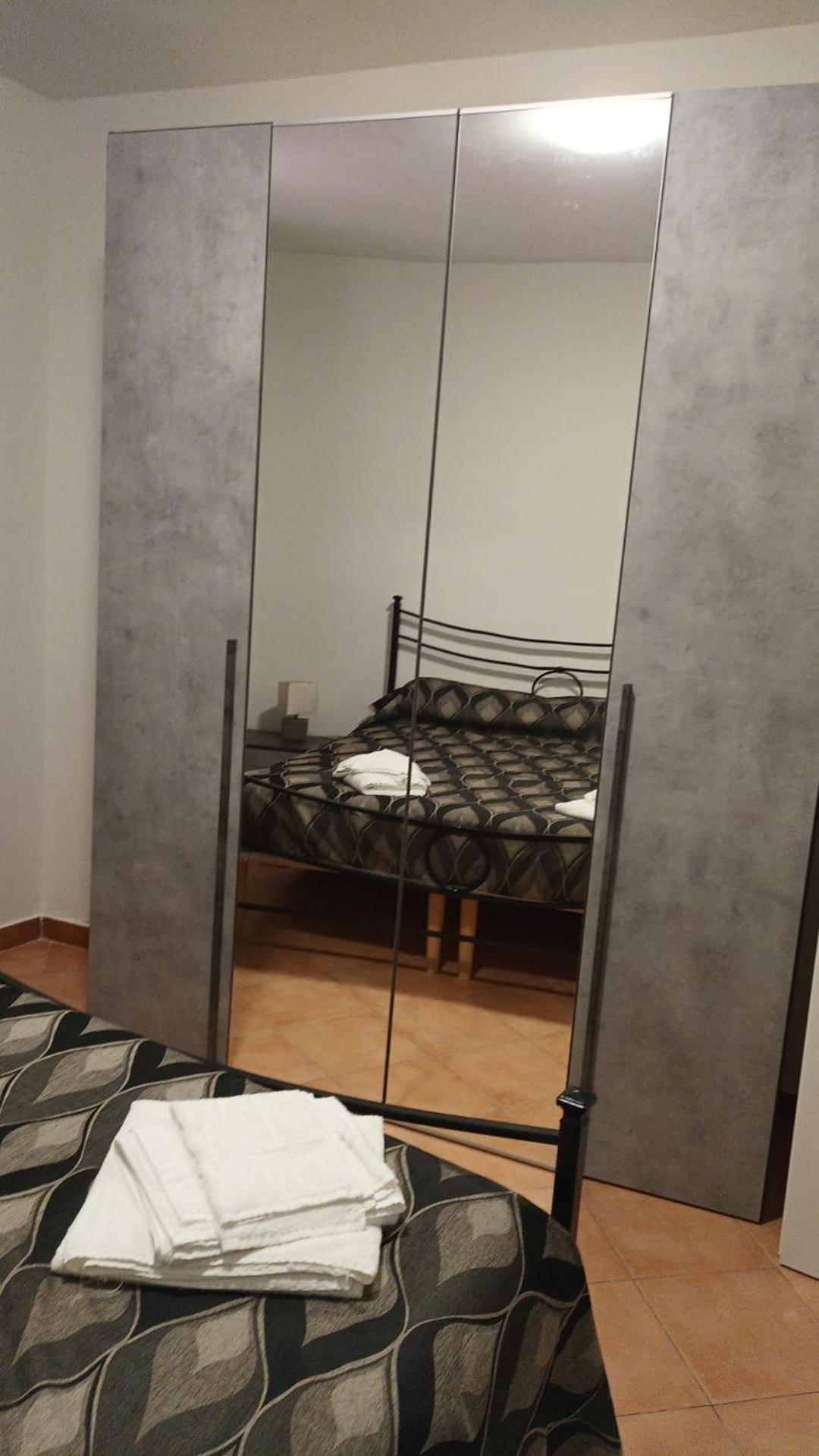 Casa N 2 Con Parcheggio Privato E Colonnina Ricarica Apartment Livorno Luaran gambar