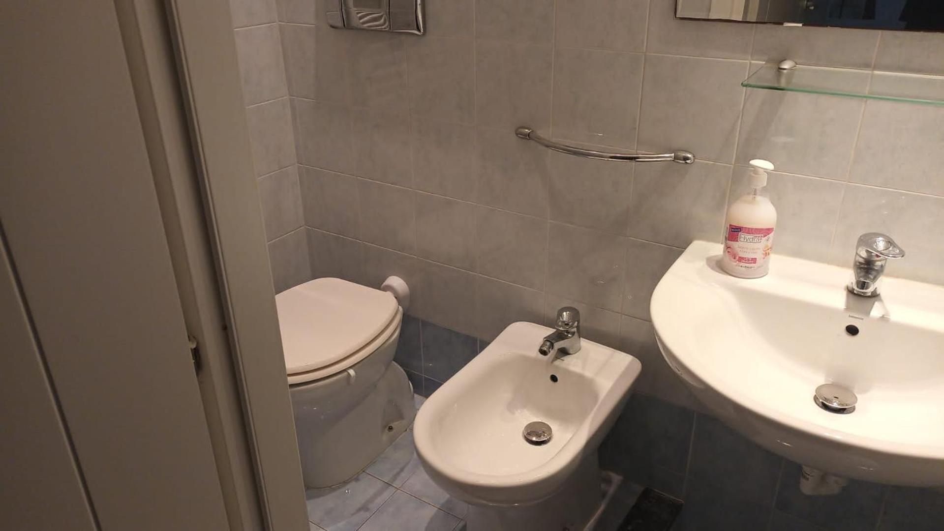 Casa N 2 Con Parcheggio Privato E Colonnina Ricarica Apartment Livorno Luaran gambar