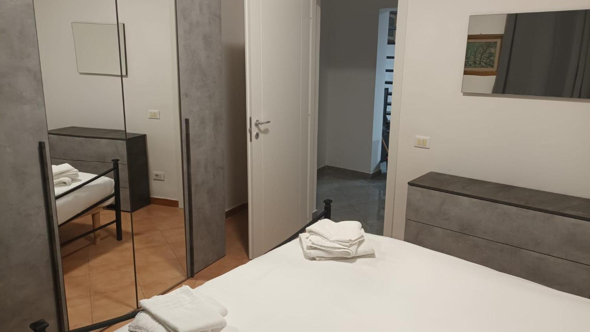 Casa N 2 Con Parcheggio Privato E Colonnina Ricarica Apartment Livorno Luaran gambar